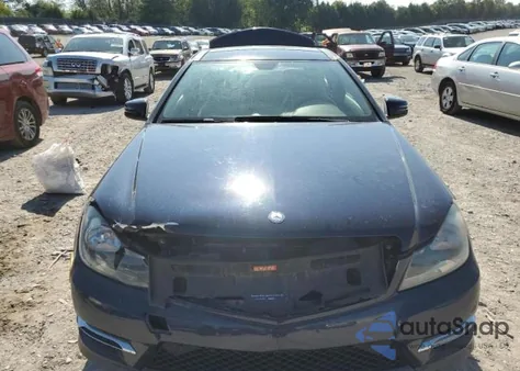 2015 Mercedes-Benz C 250 z USA, uszkodzony, nr VIN WDDGJ4HB6FG370187